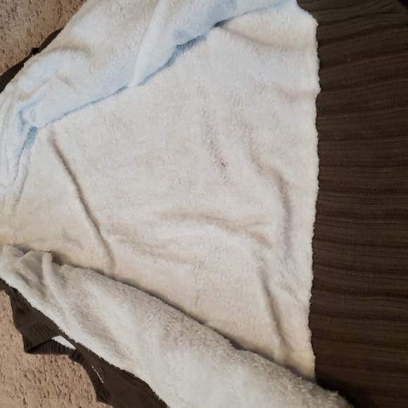 Green Vest - Picture 2 of 3